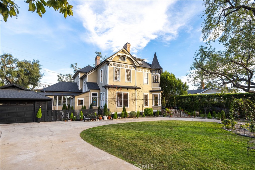250 N Primrose Avenue