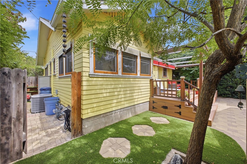402 Wildrose Avenue