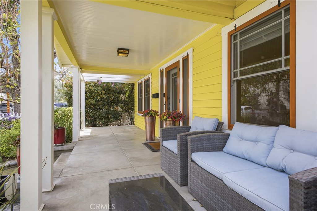 402 Wildrose Avenue