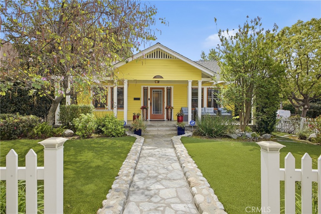 402 Wildrose Avenue