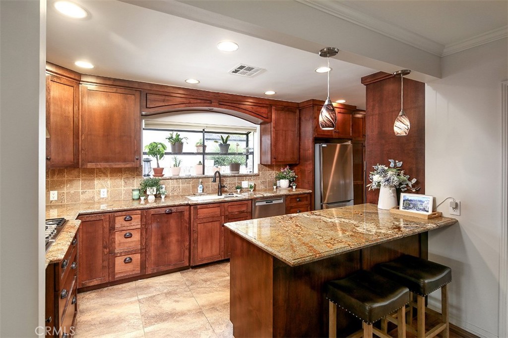 328 N. Alta Vista Ave