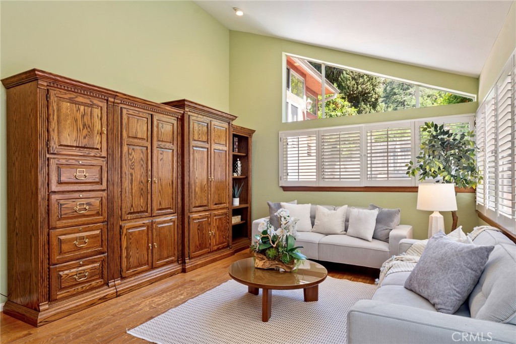743 E Grandview