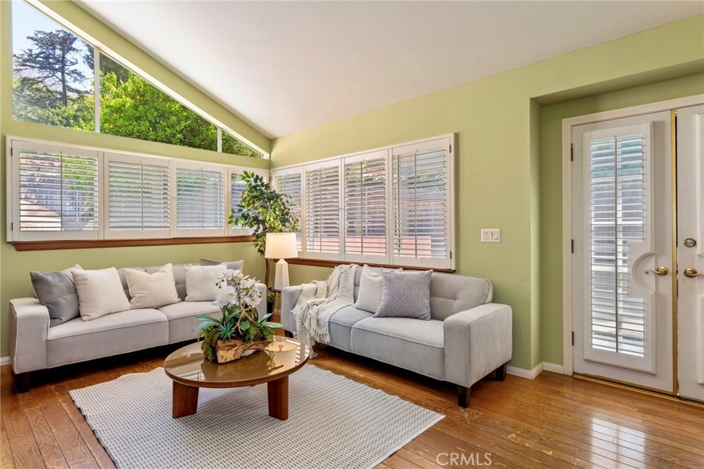 743 E Grandview