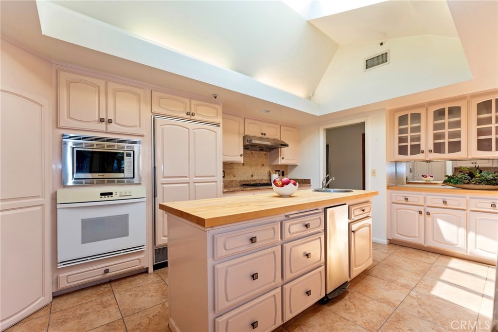 743 E Grandview