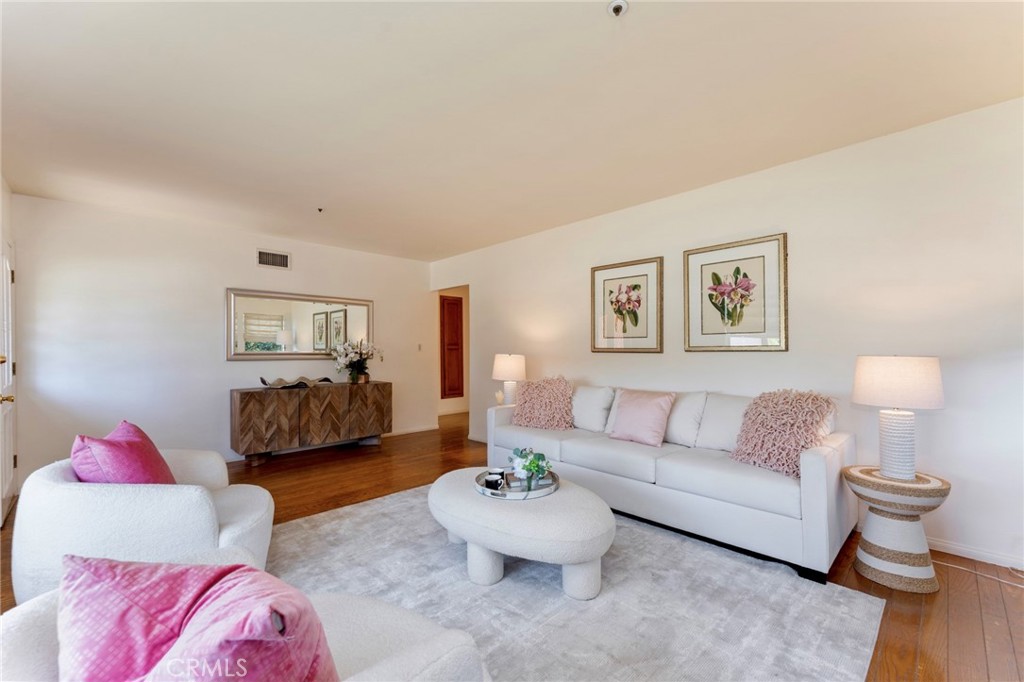 743 E Grandview
