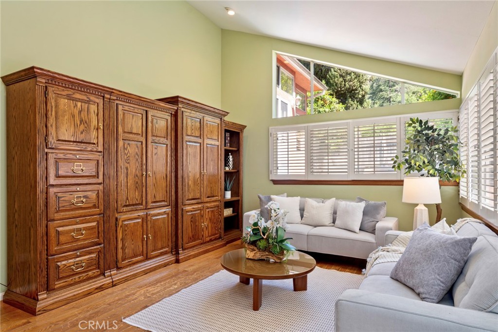 743 E Grandview