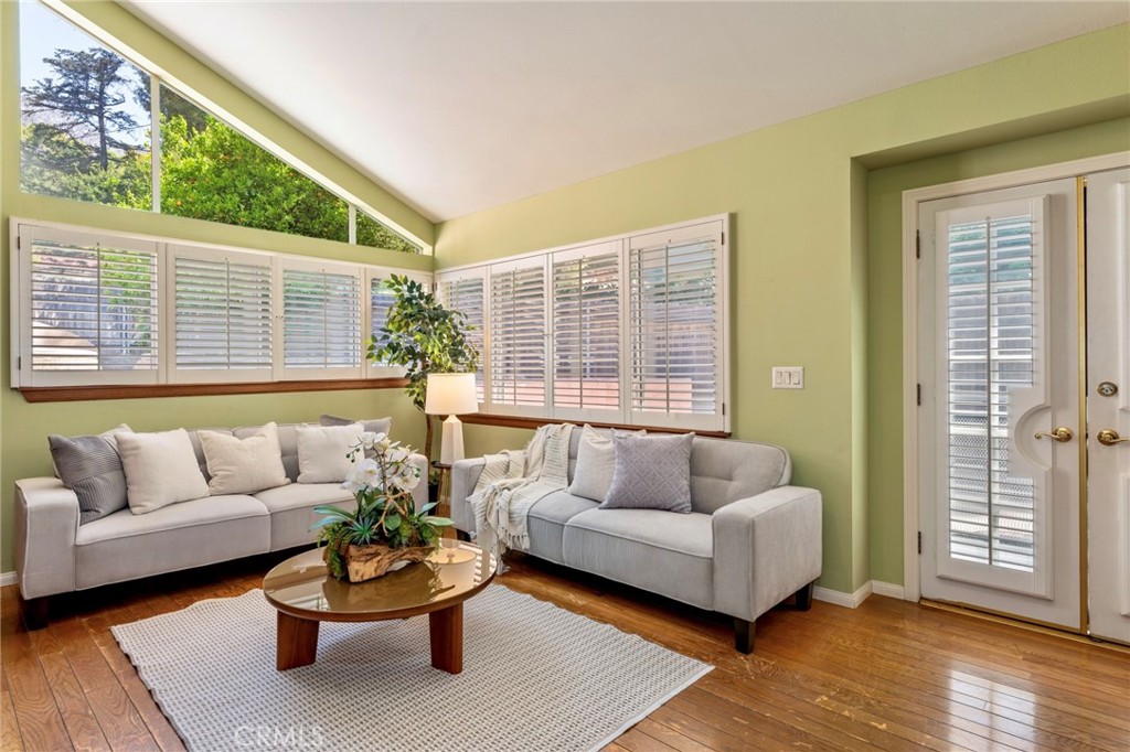 743 E Grandview