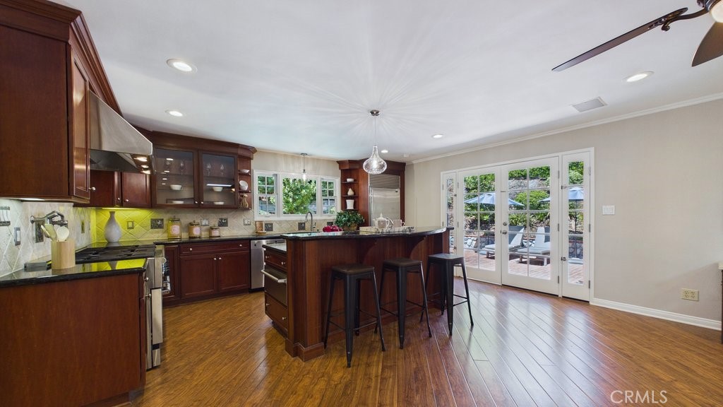 340 Toyon