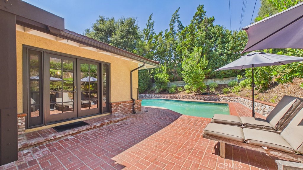 340 Toyon