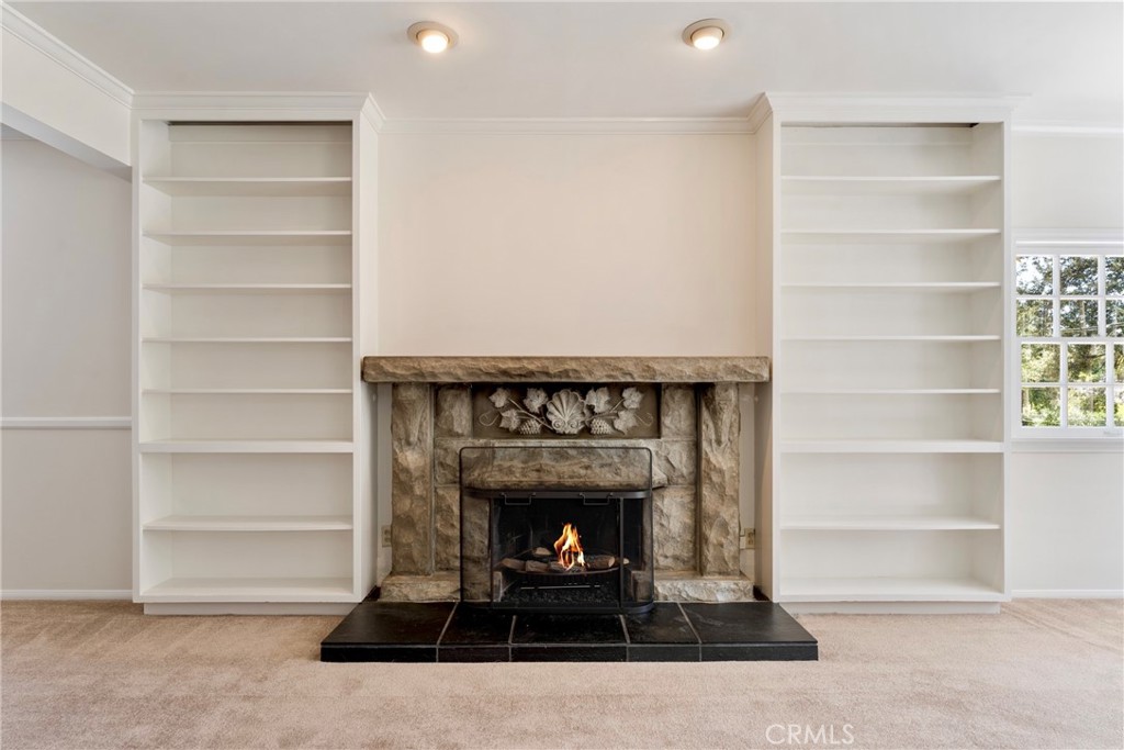 1538 N Holliston