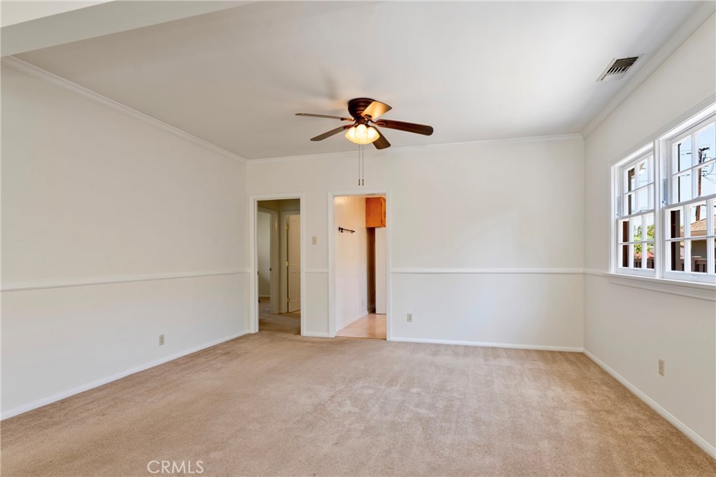 1538 N Holliston