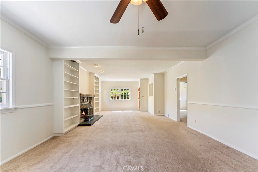 1538 N Holliston