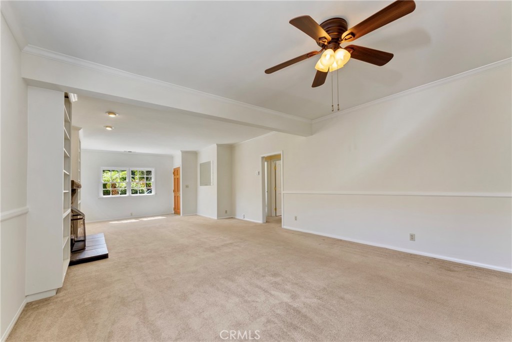 1538 N Holliston