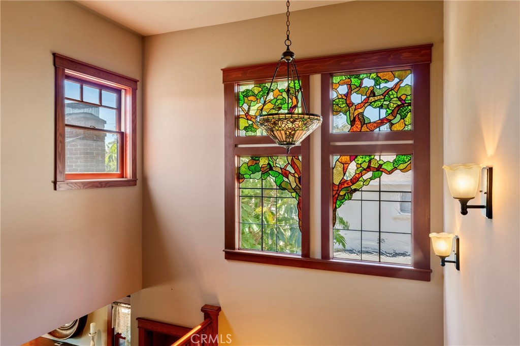 109 E Grandview