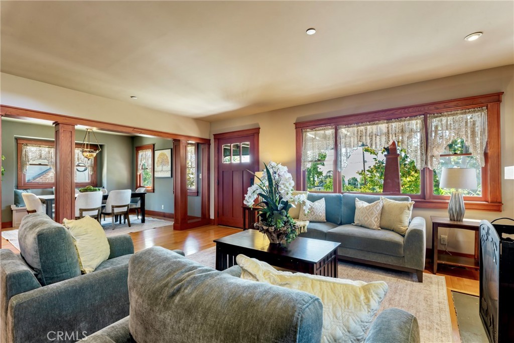 109 E Grandview