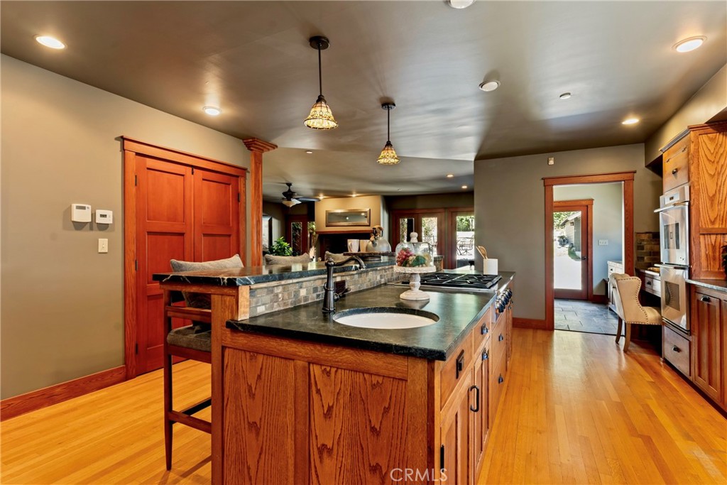 109 E Grandview