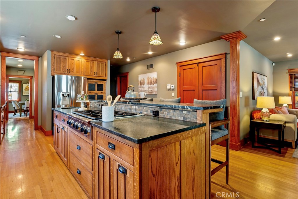 109 E Grandview