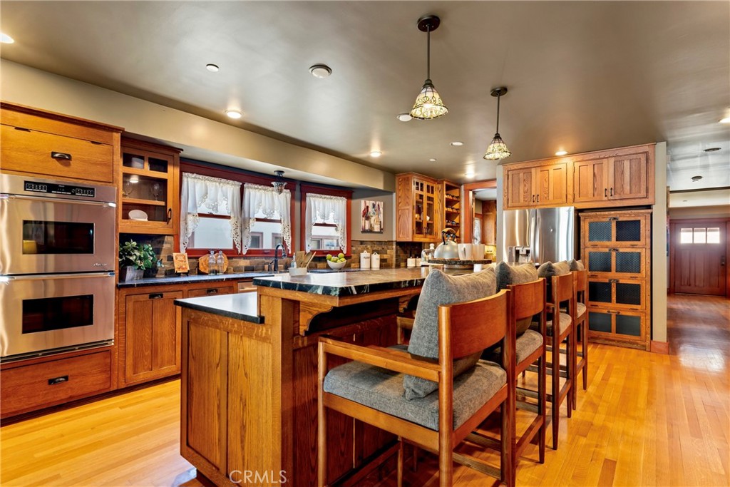 109 E Grandview