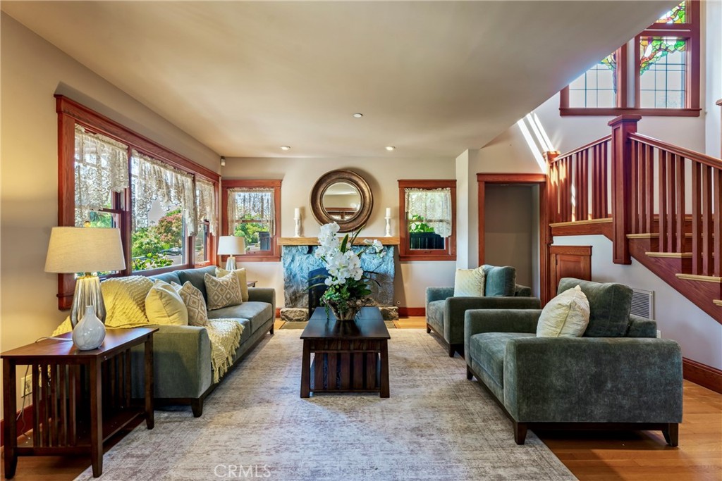 109 E Grandview