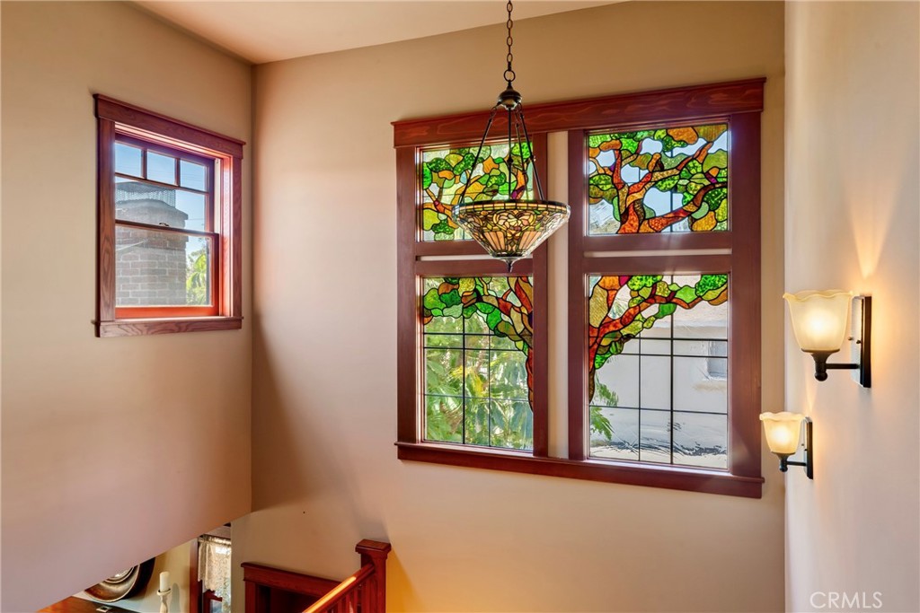 109 E Grandview