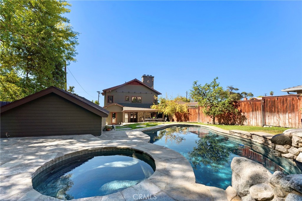 109 E Grandview