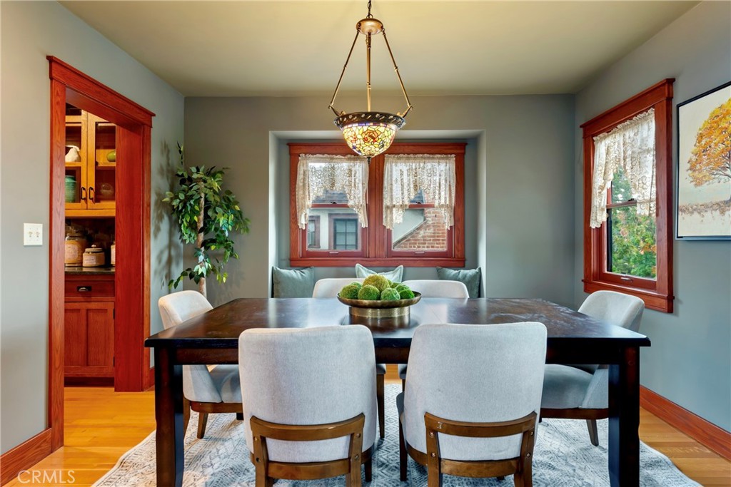 109 E Grandview