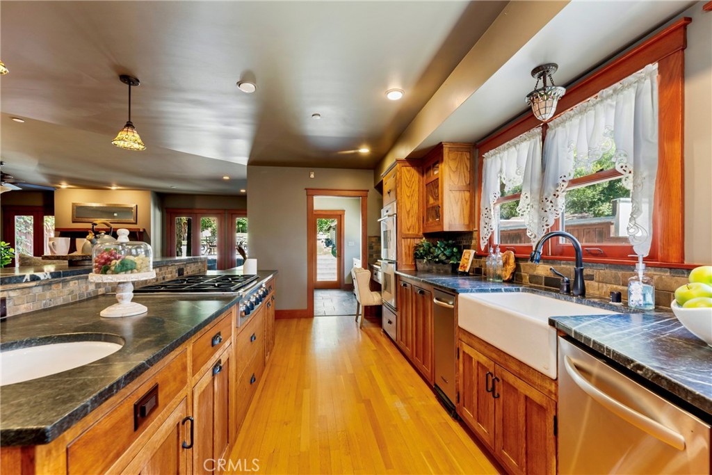 109 E Grandview