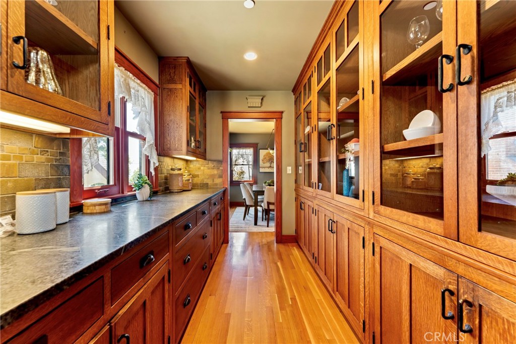 109 E Grandview