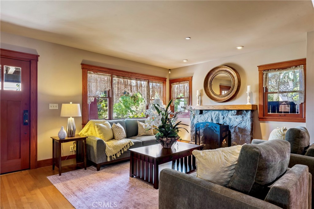 109 E Grandview