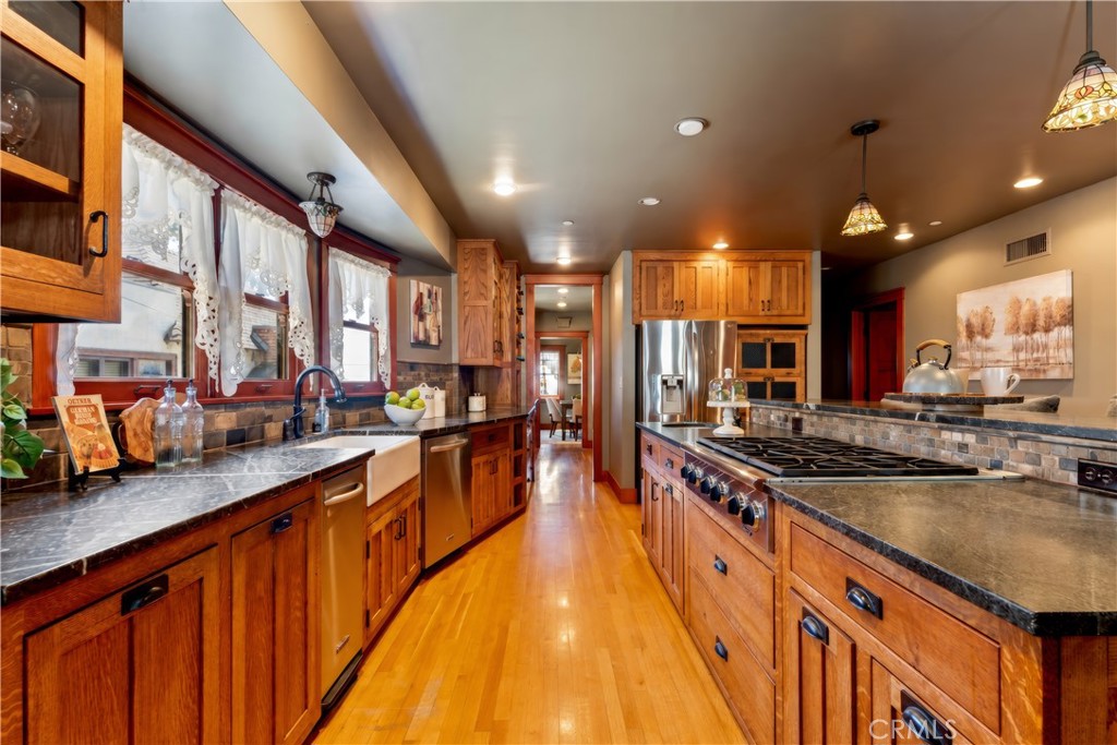 109 E Grandview