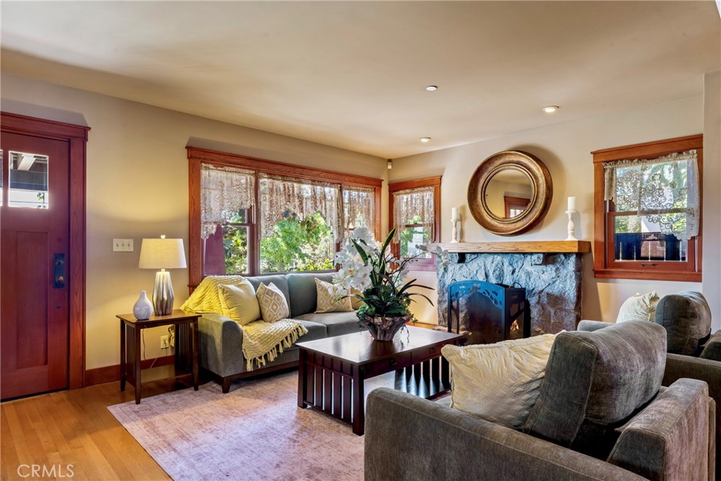 109 E Grandview