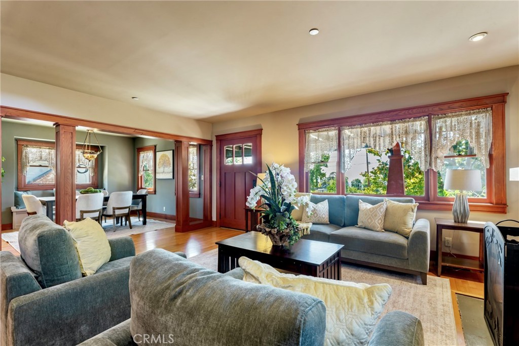 109 E Grandview
