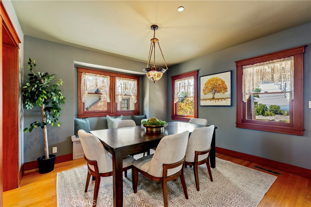 109 E Grandview