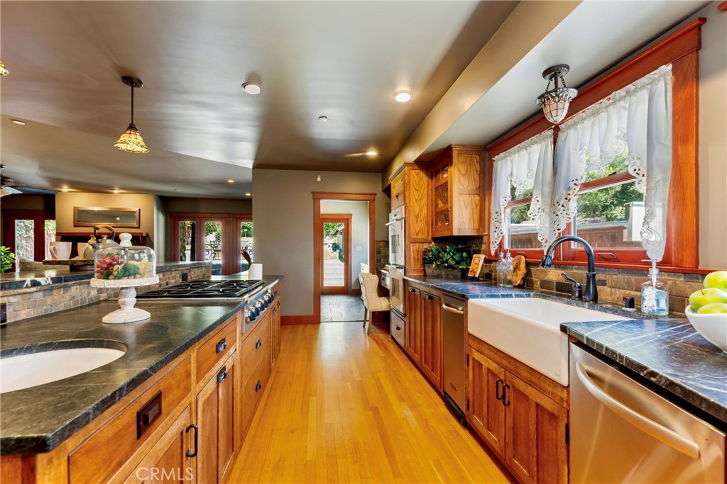 109 E Grandview