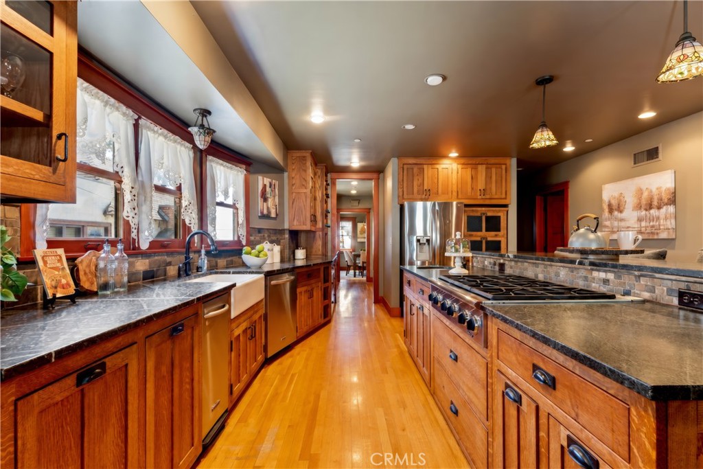 109 E Grandview