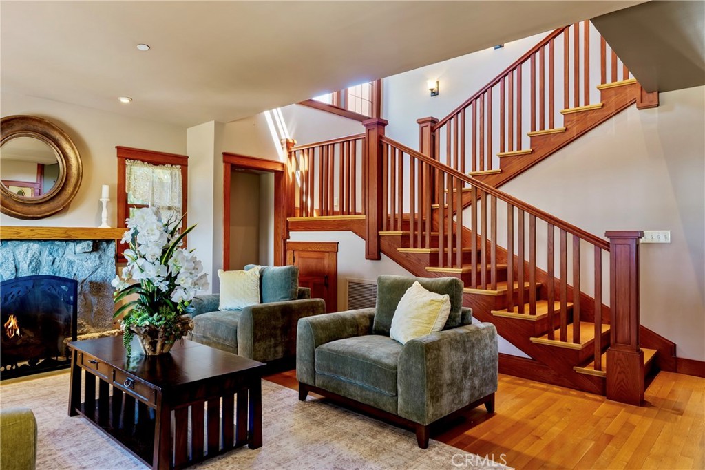 109 E Grandview