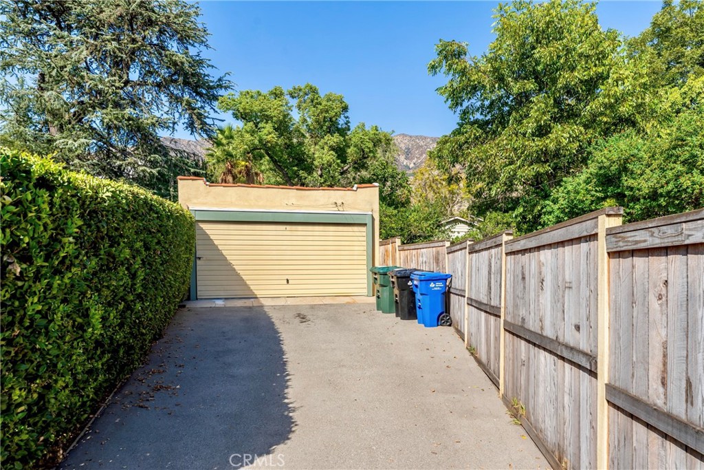 667 W Grandview