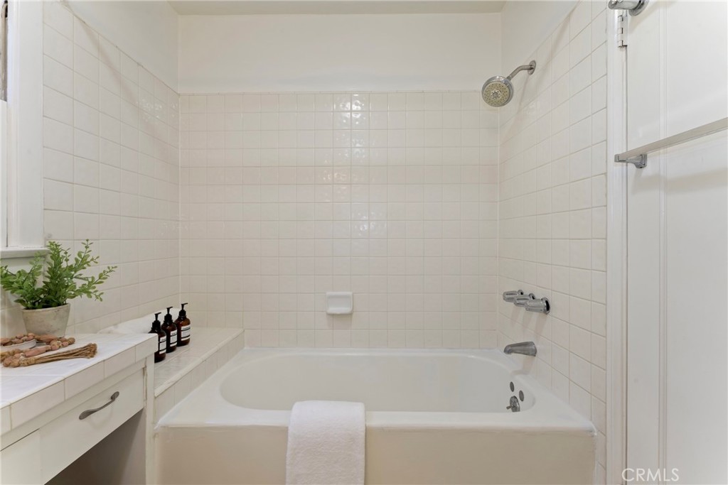 667 W Grandview