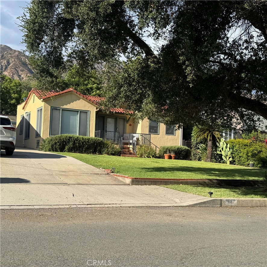 667 W Grandview