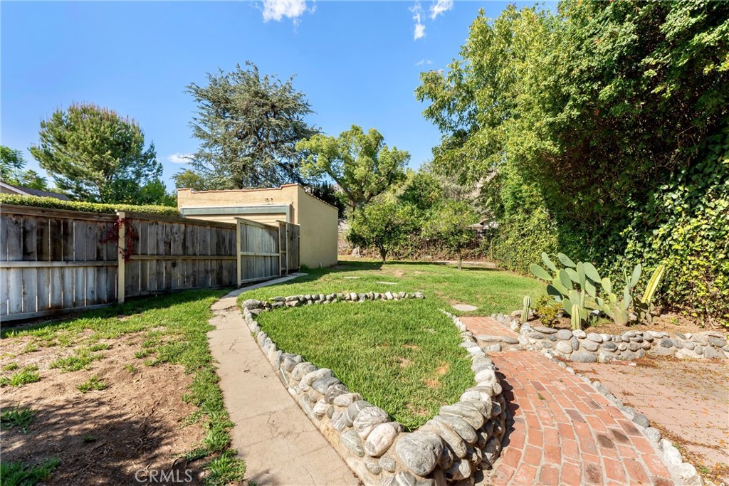 667 W Grandview