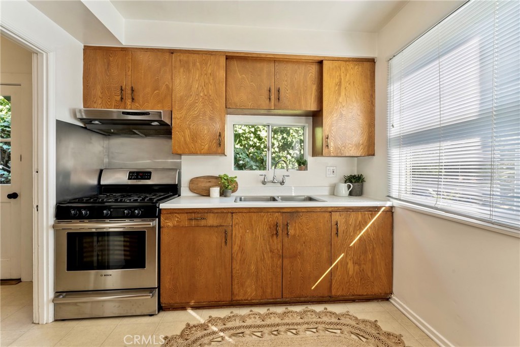 667 W Grandview