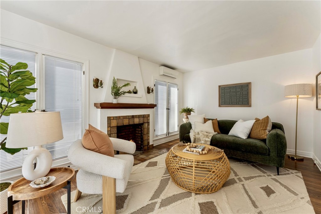 667 W Grandview