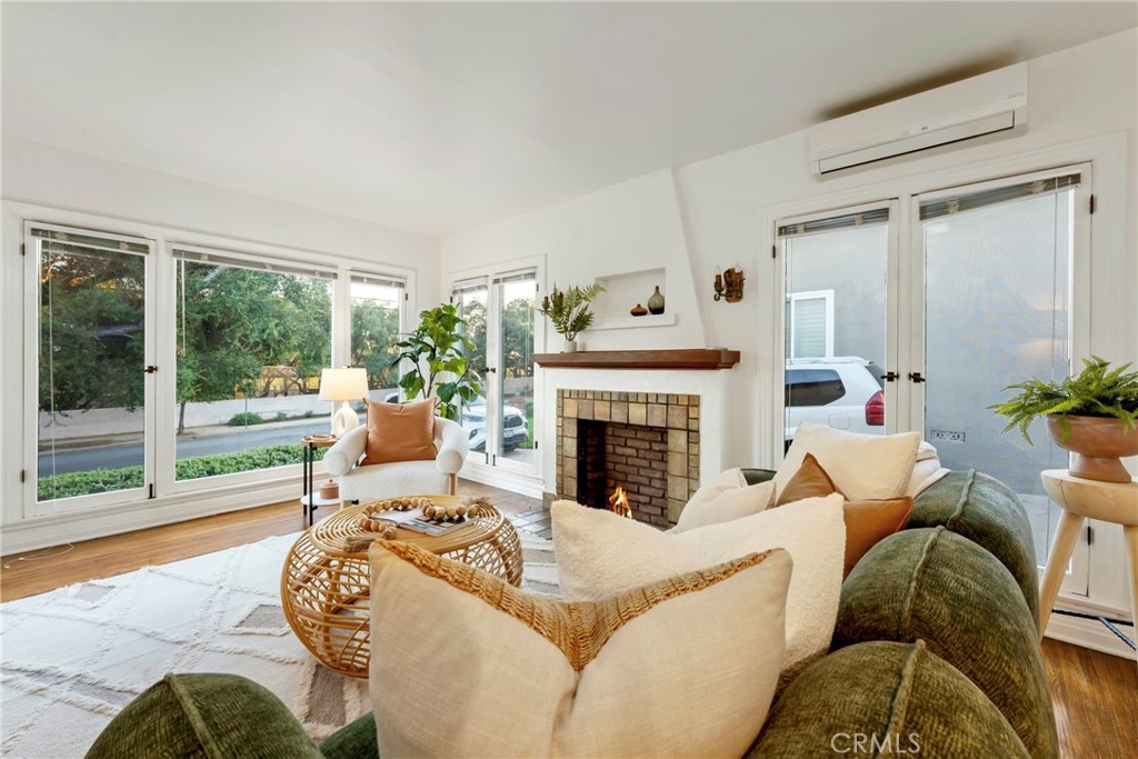 667 W Grandview