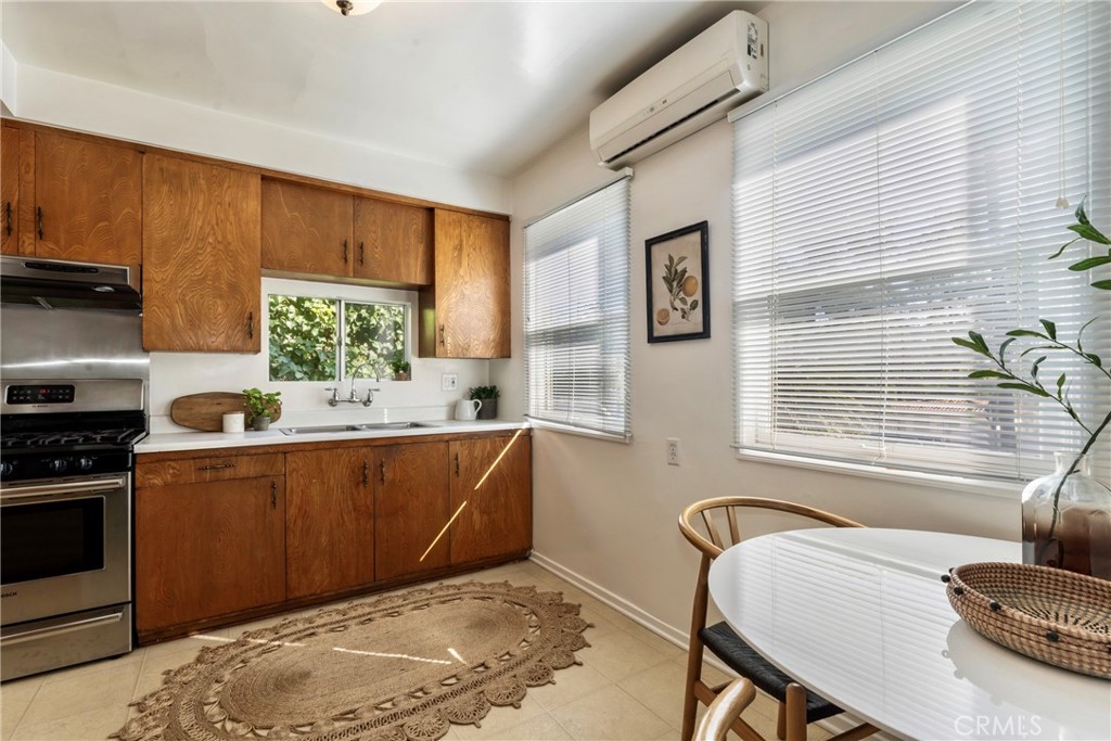 667 W Grandview