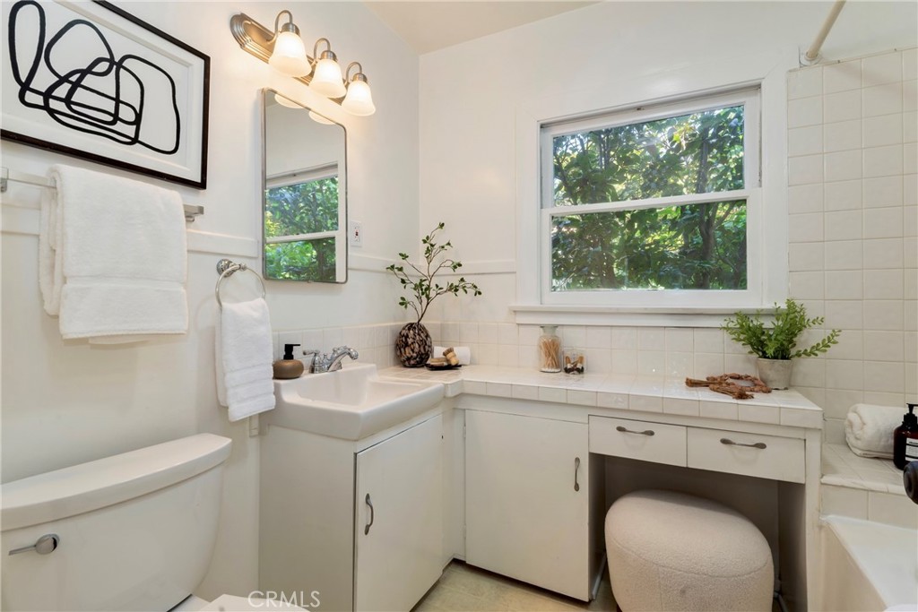 667 W Grandview