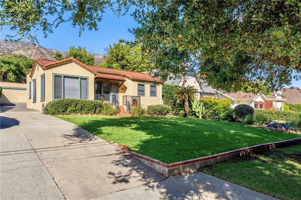 667 W Grandview
