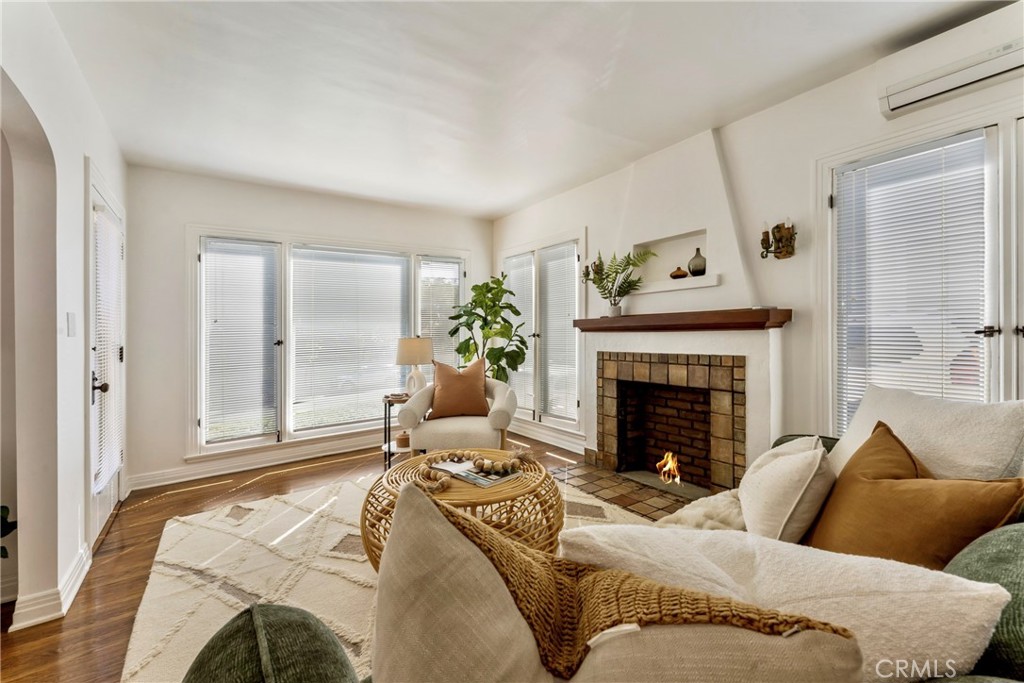 667 W Grandview
