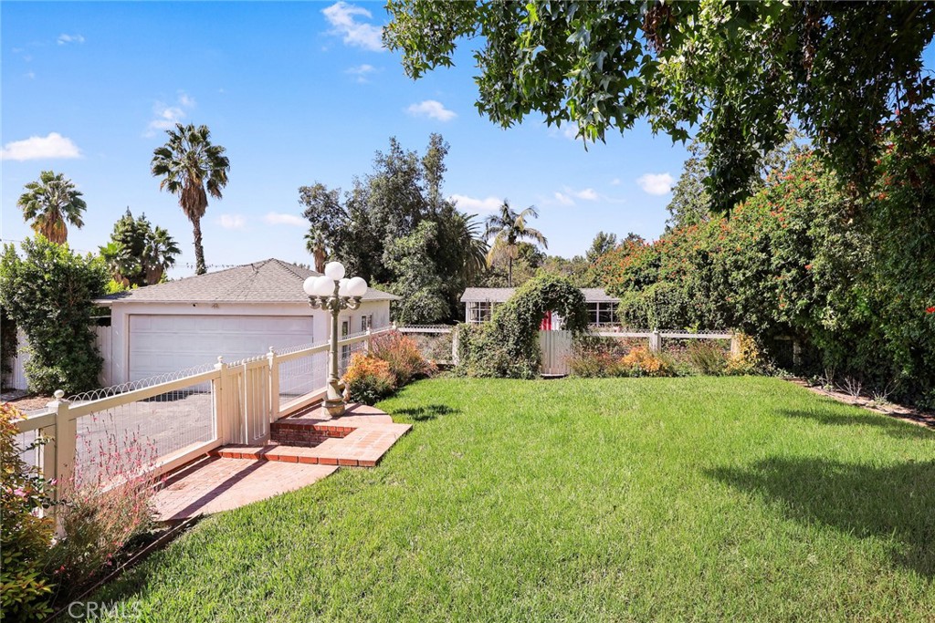 441 N Barranca