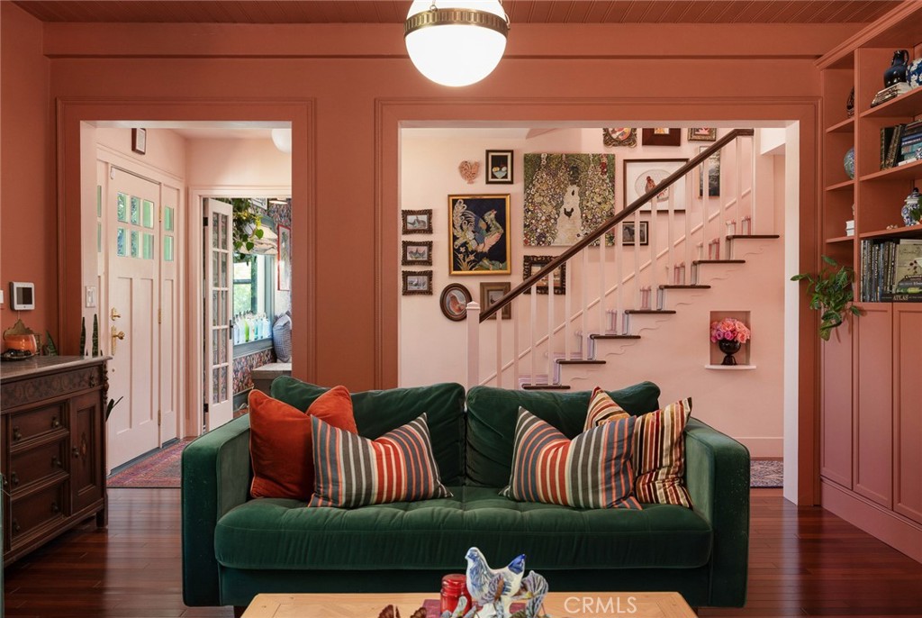 441 N Barranca