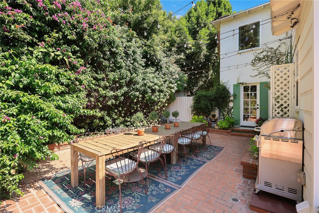 441 N Barranca